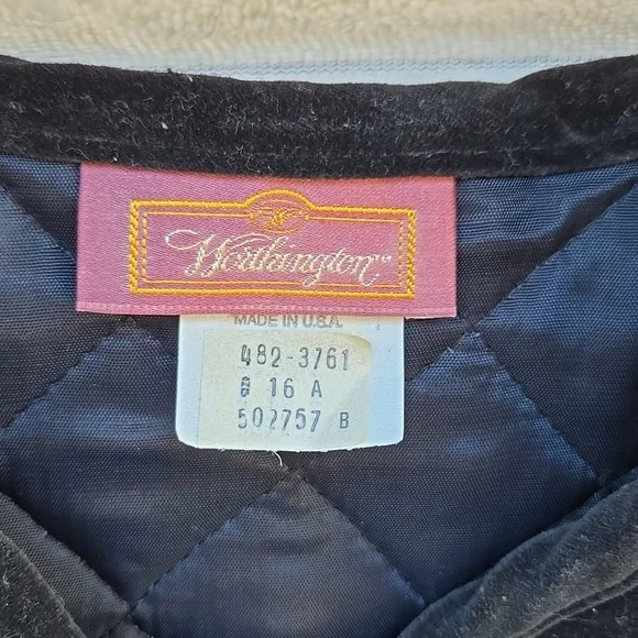 Vintage Quilted Velvet Gold Button Jacket - Picture 4 of 7